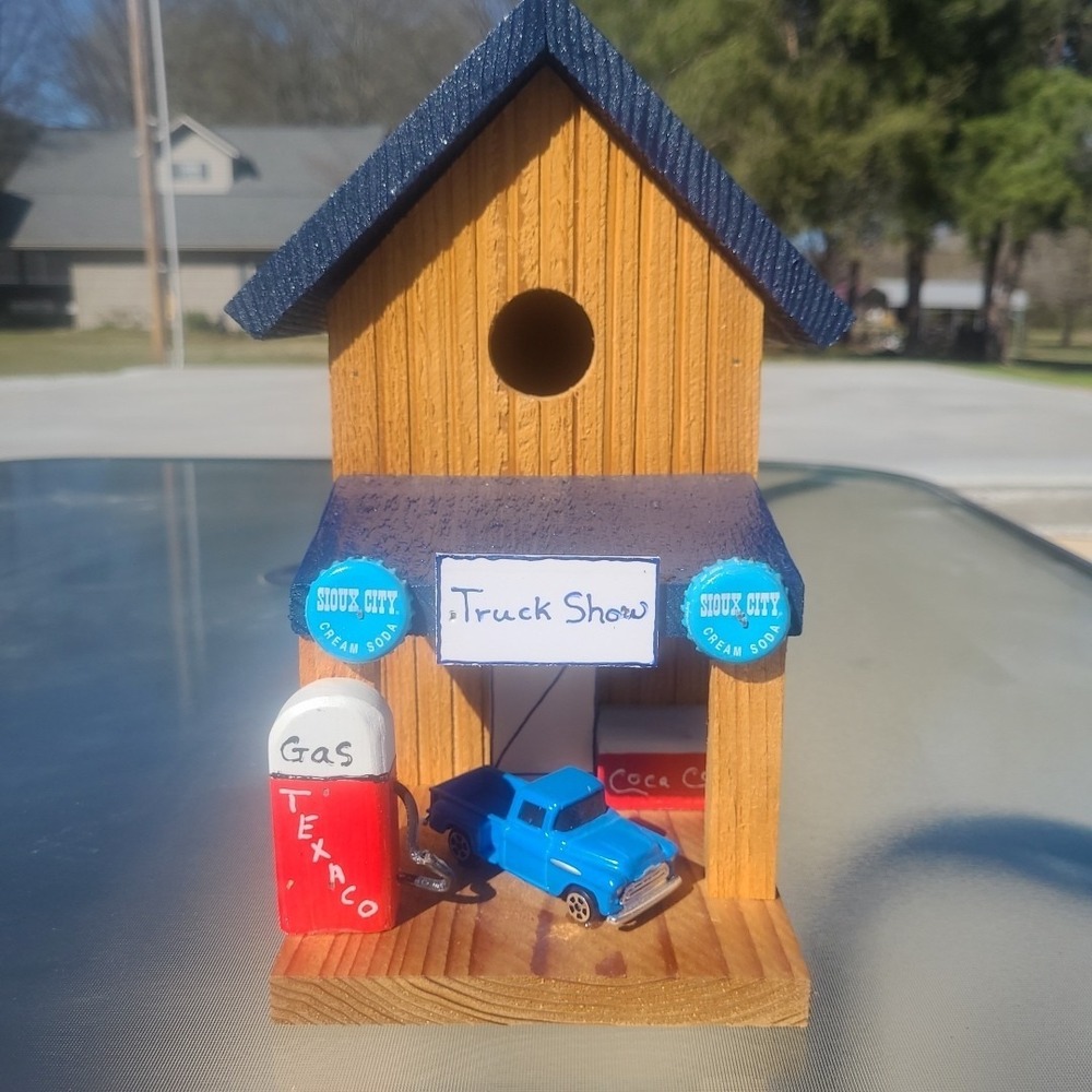 Truck Show Custom Made Brand New Bird House Amazing‎ Detail & Color 11' by 11'